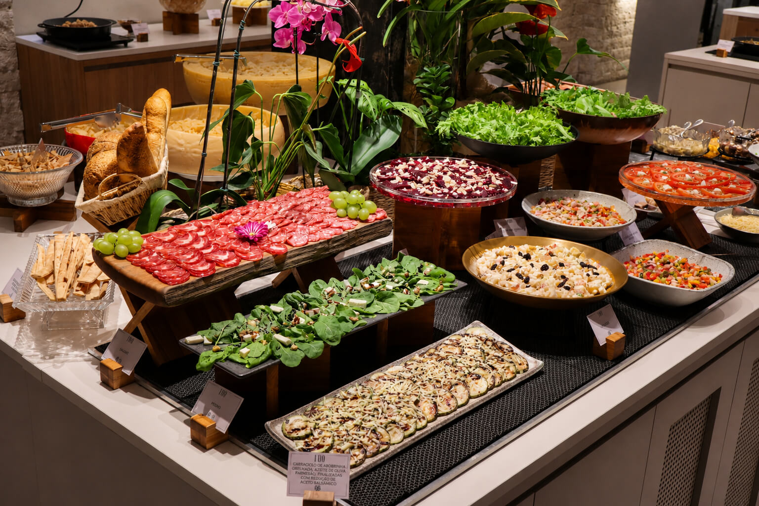 Saladas & Antepastos